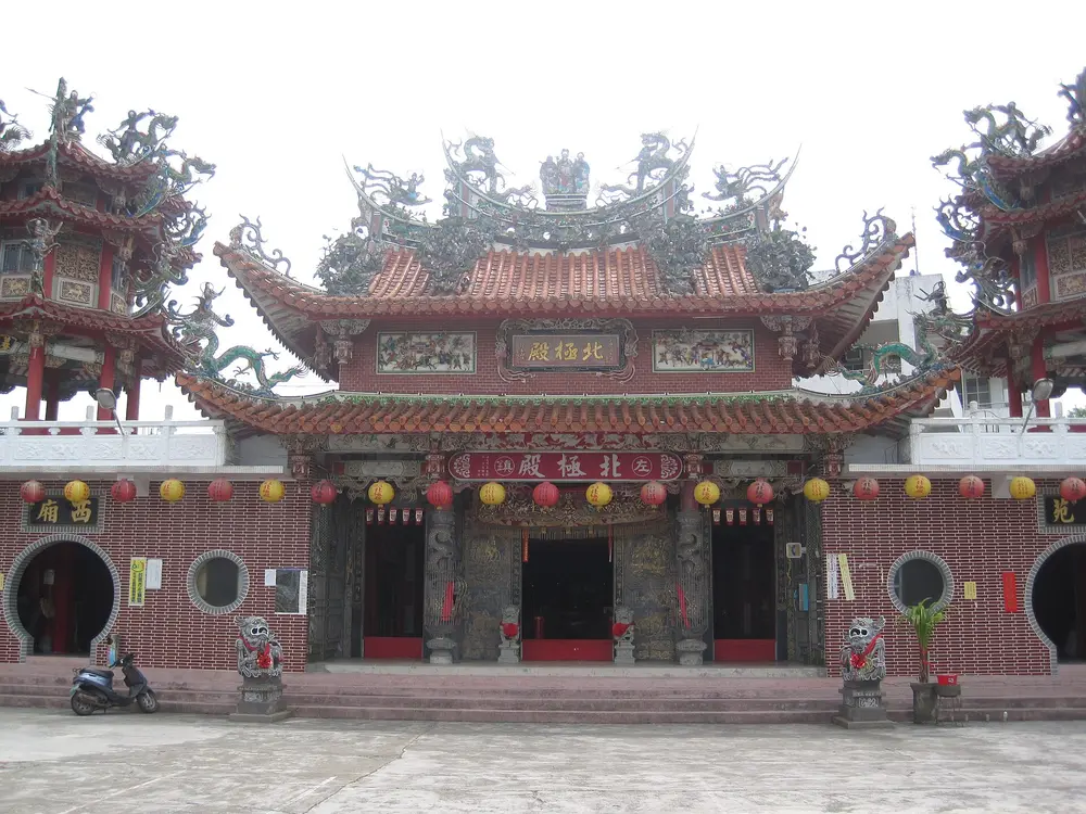 左鎮北極殿