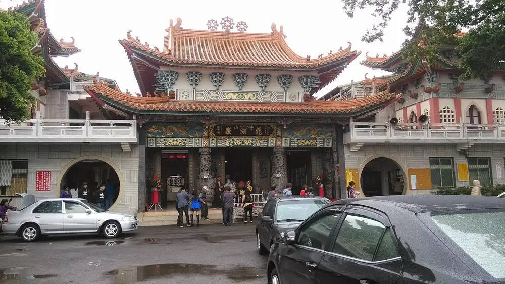 赤山龍湖巖