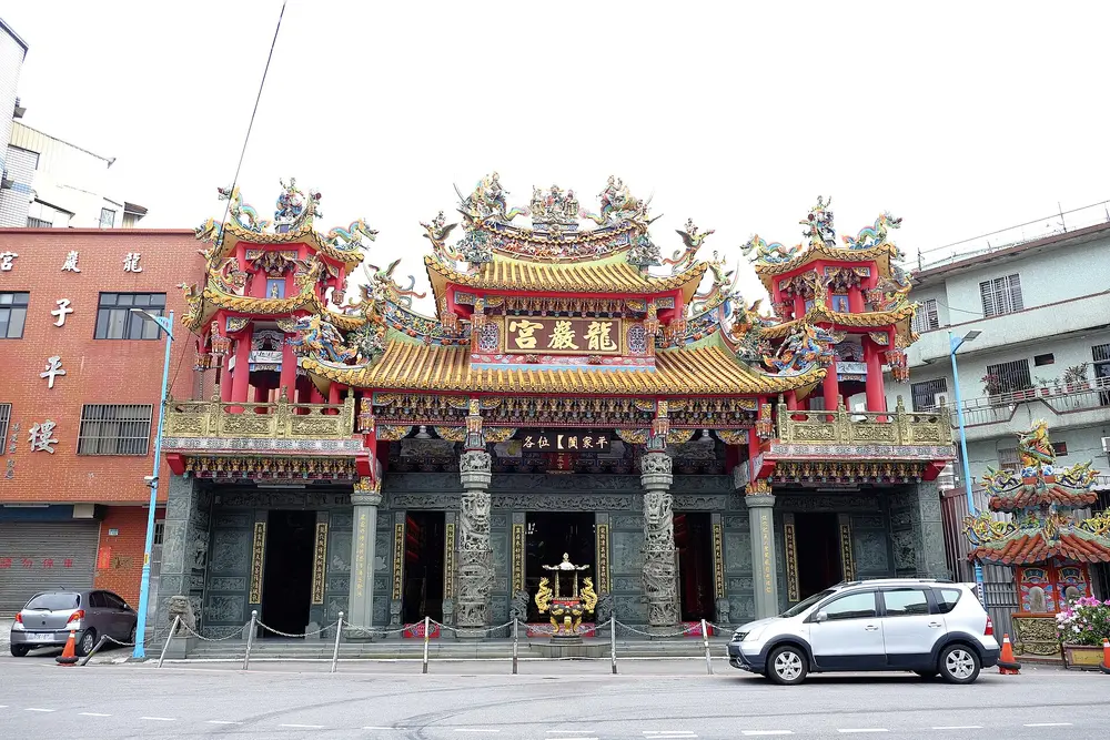 龍巖宮