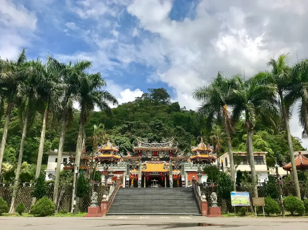 財團法人桃園市大溪區龍山寺